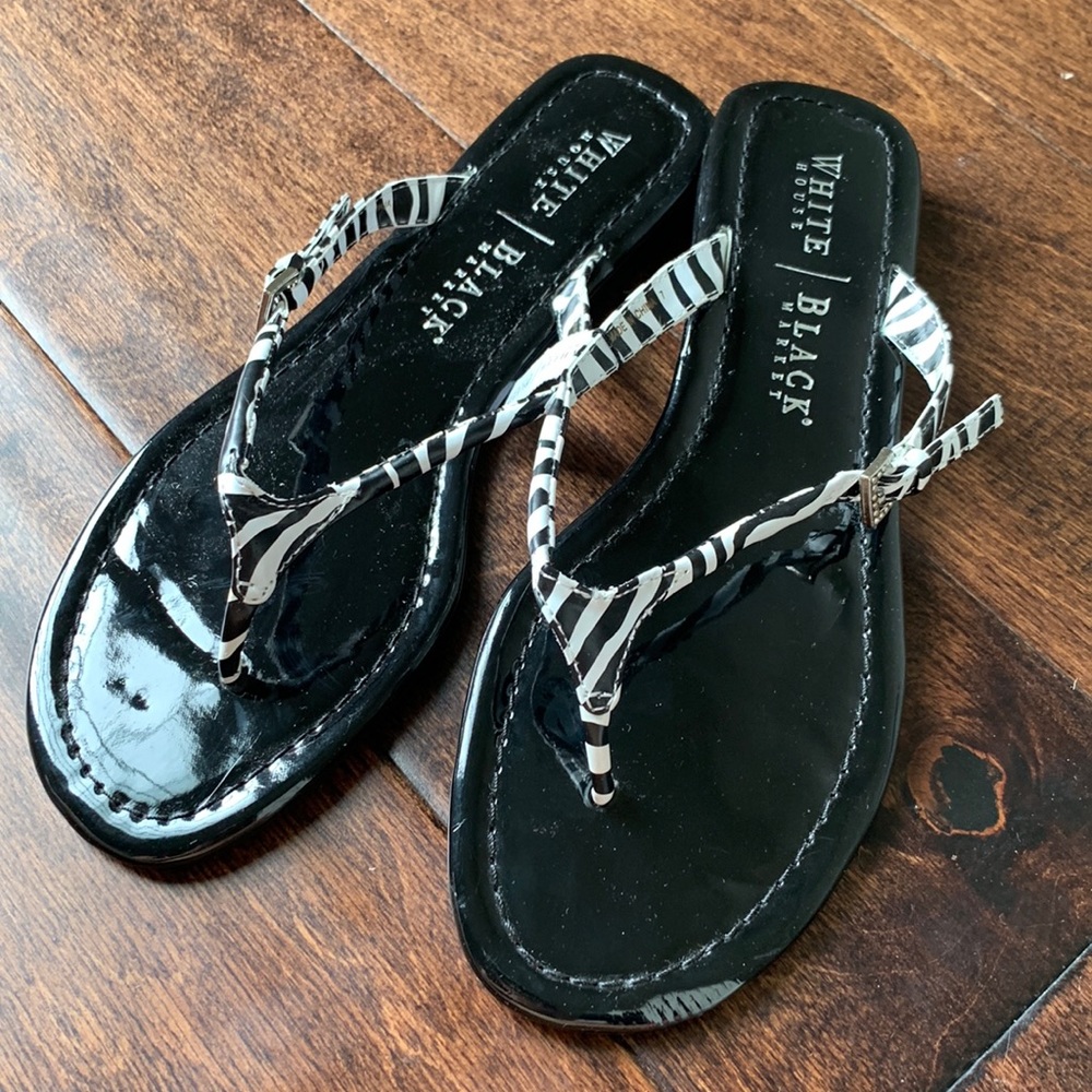 NWT WHITE HOUSE | BLACK MARKET Animal Print Thong Sandals Size 7
